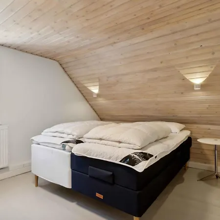 Old Local House From 1904 With Natural Garden بيت للعطل